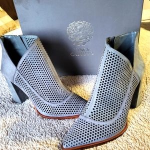 Vince Camuto VV-Levesna Suede Bootie